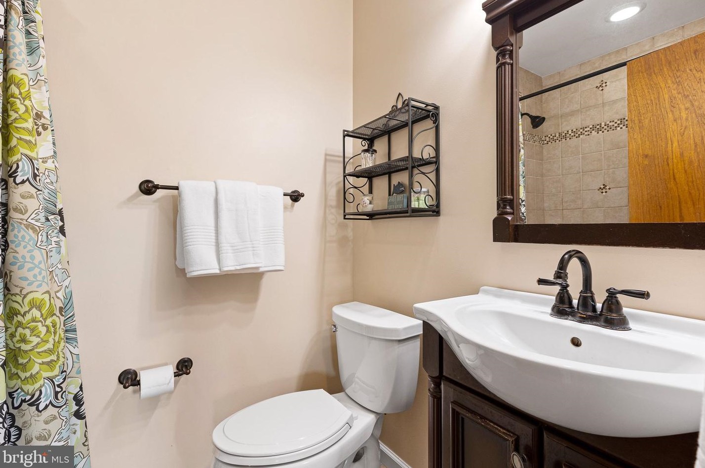 33 Decker Dr, Newark DE 19711-3843 exterior