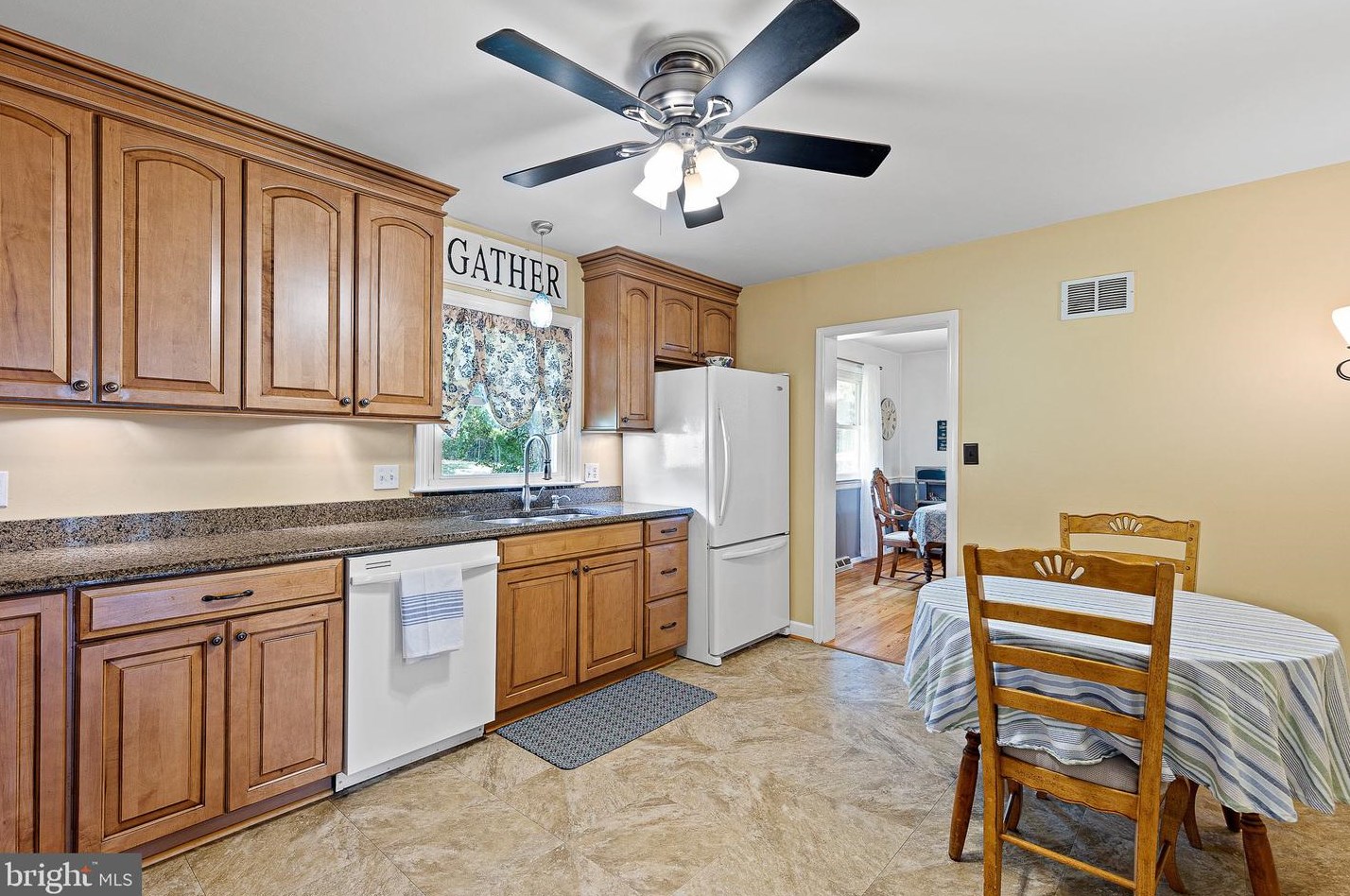 33 Decker Dr, Newark DE 19711-3843 exterior