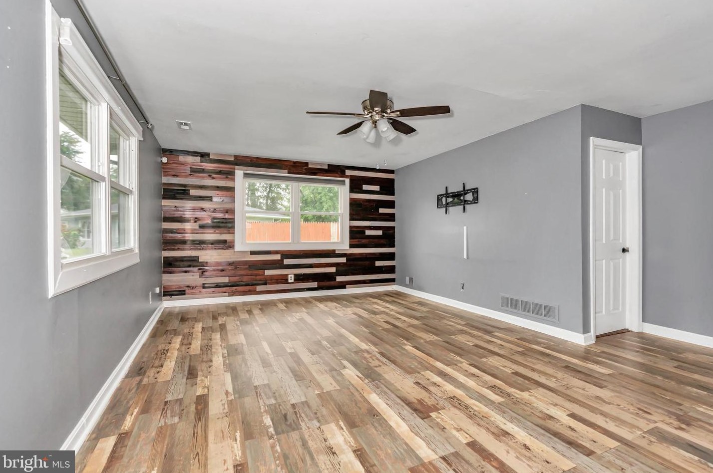 76 Kenmar Dr, Newark DE 19713-2423 exterior