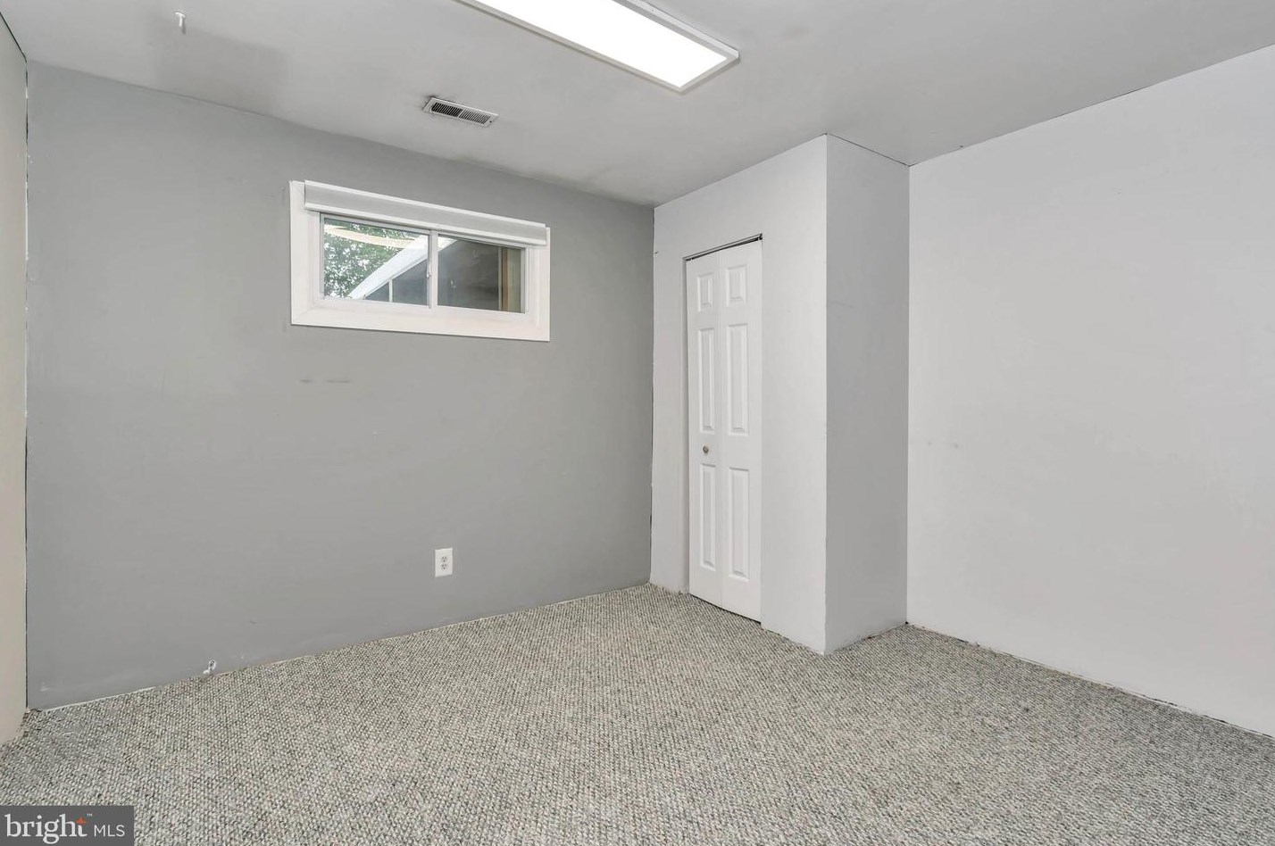 76 Kenmar Dr, Newark DE 19713-2423 exterior