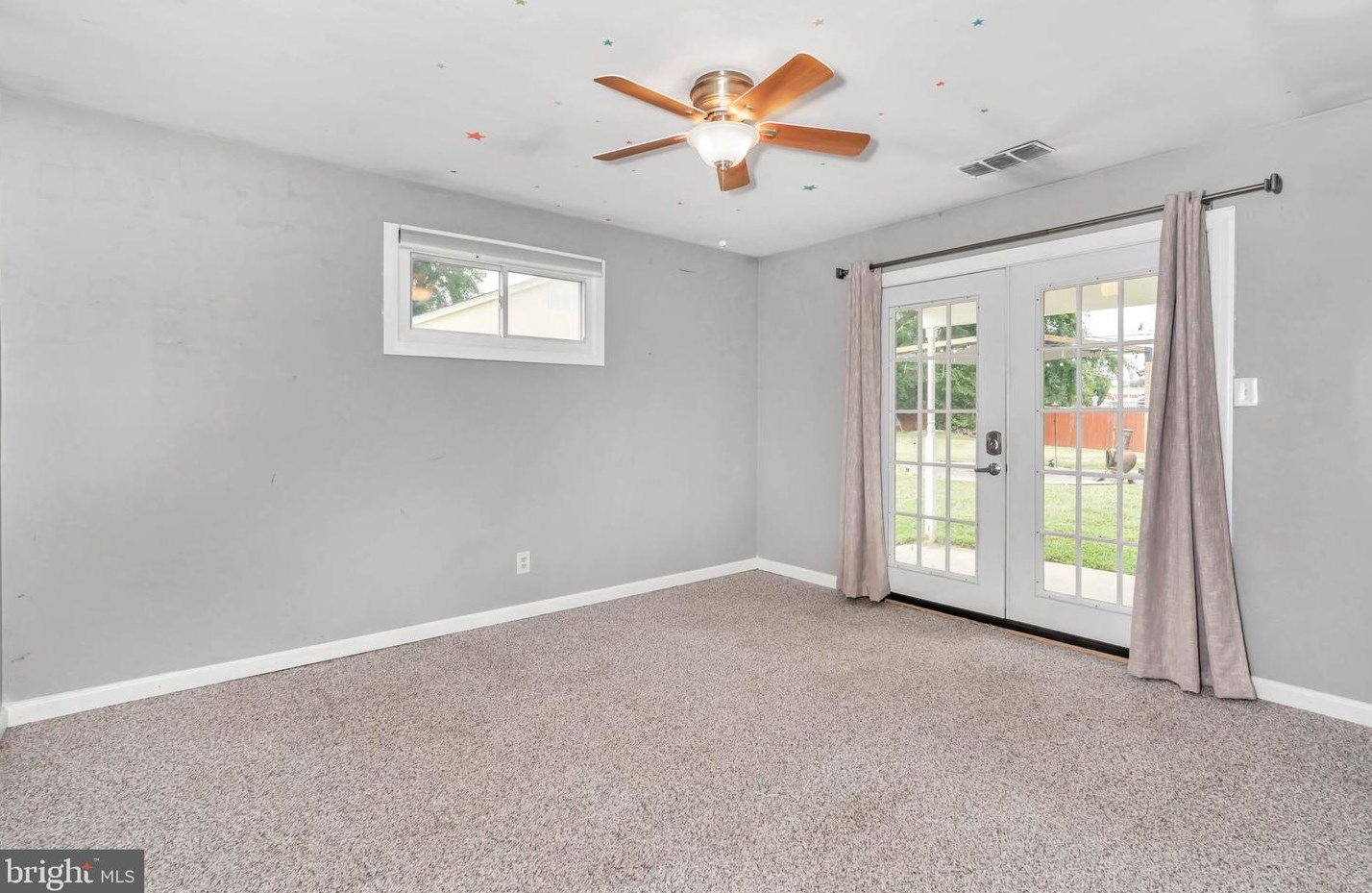 76 Kenmar Dr, Newark DE 19713-2423 exterior