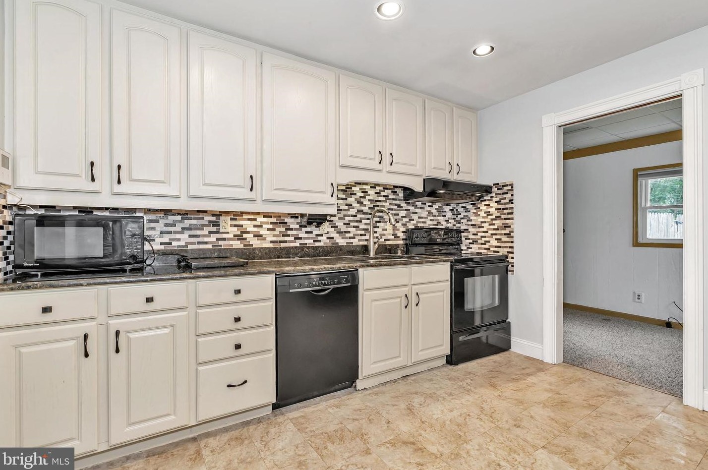 76 Kenmar Dr, Newark DE 19713-2423 exterior