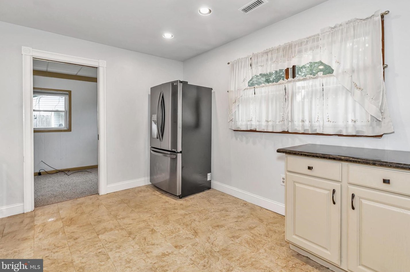 76 Kenmar Dr, Newark DE 19713-2423 exterior