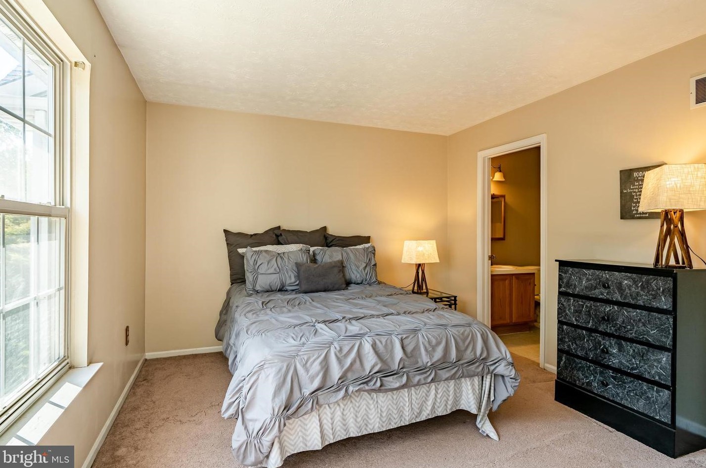 325 Palmerston Ct, Newark DE 19702-5238 exterior