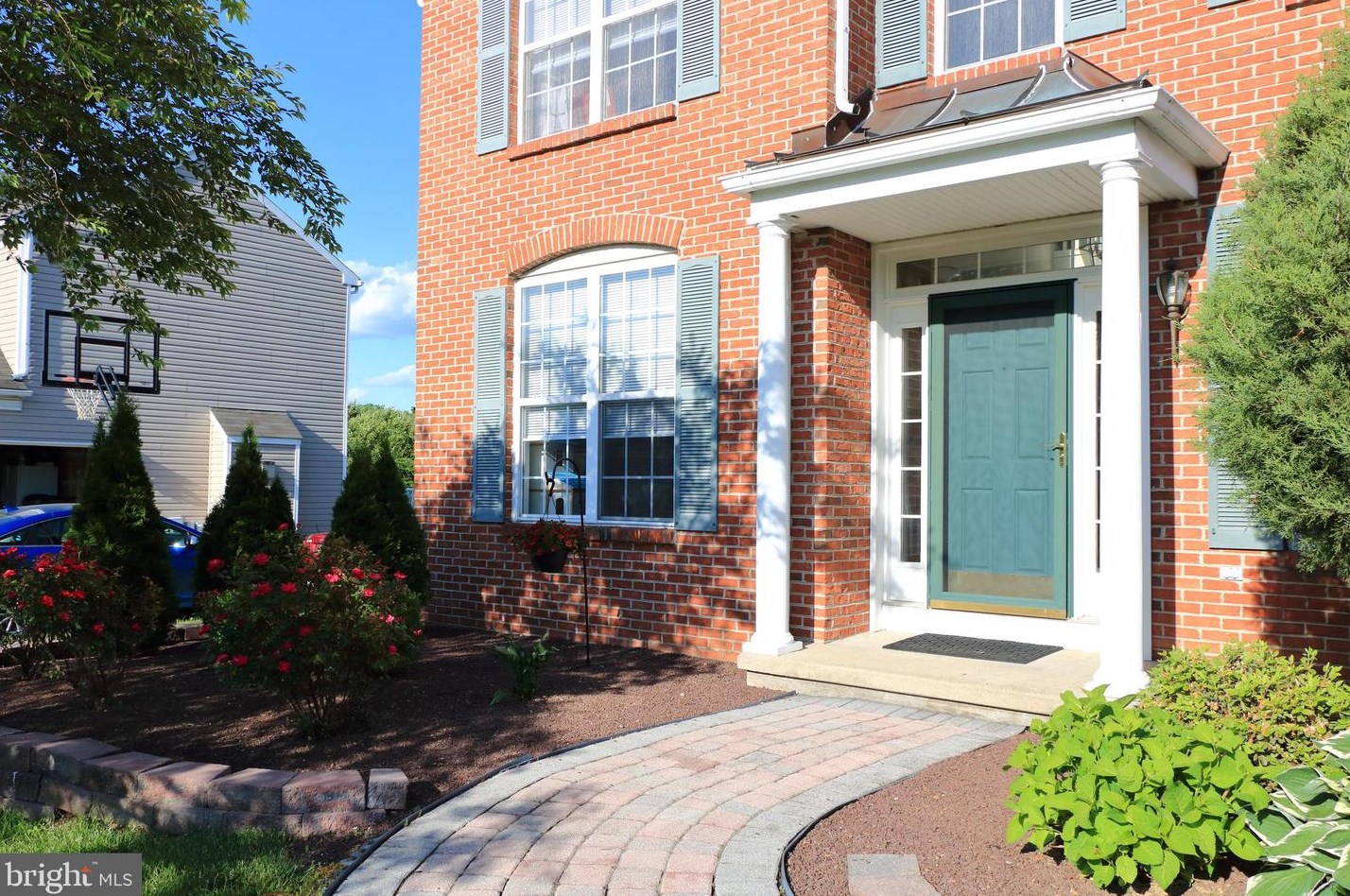 17 Hummingbird Ln, Newark DE  19711-4142 exterior