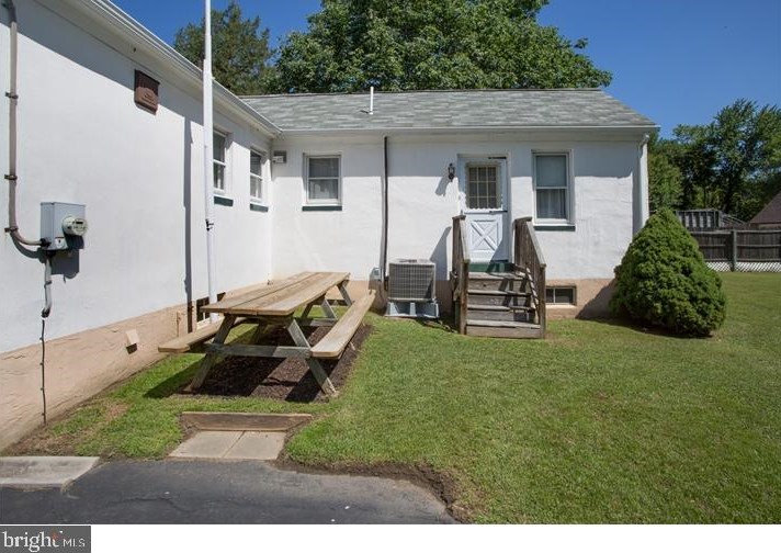 21 Red Mill Rd, Newark DE  19711-6665 exterior