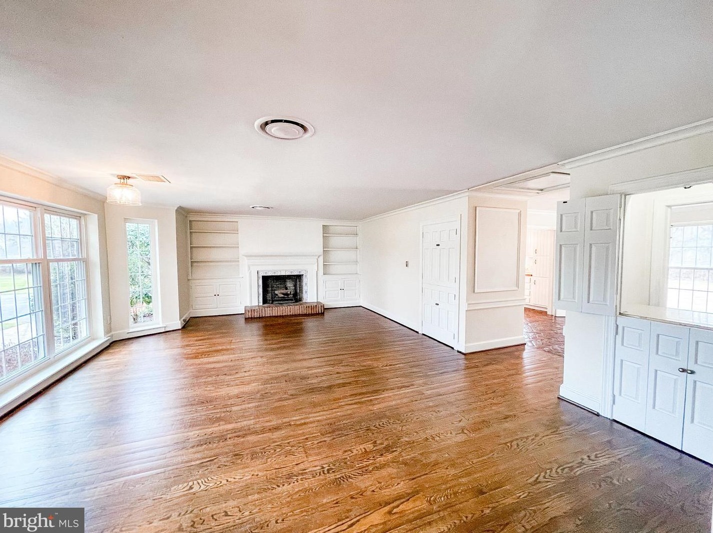 2111 Veale Rd, Wilmington, DE 19810