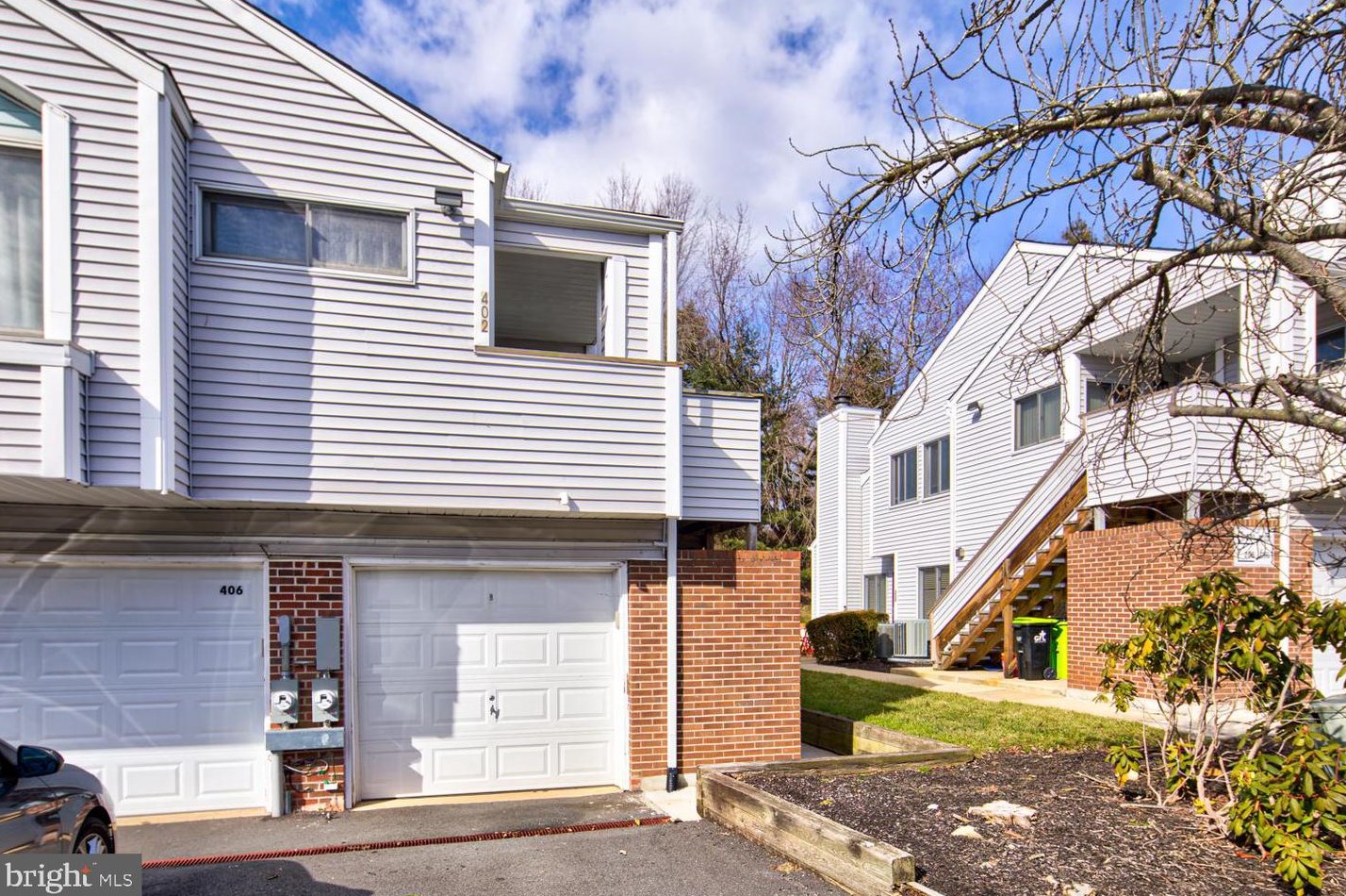 402 Michelle Ct, Newark DE  19711-6771 exterior