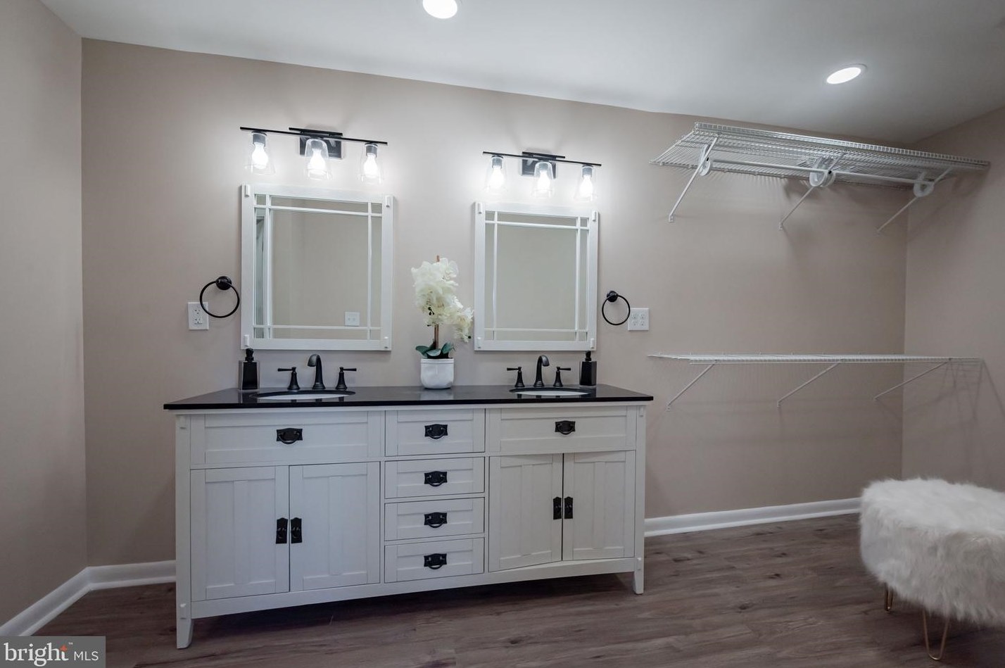 1107 Old Coochs Bridge Rd, Newark DE  19713-2327 exterior