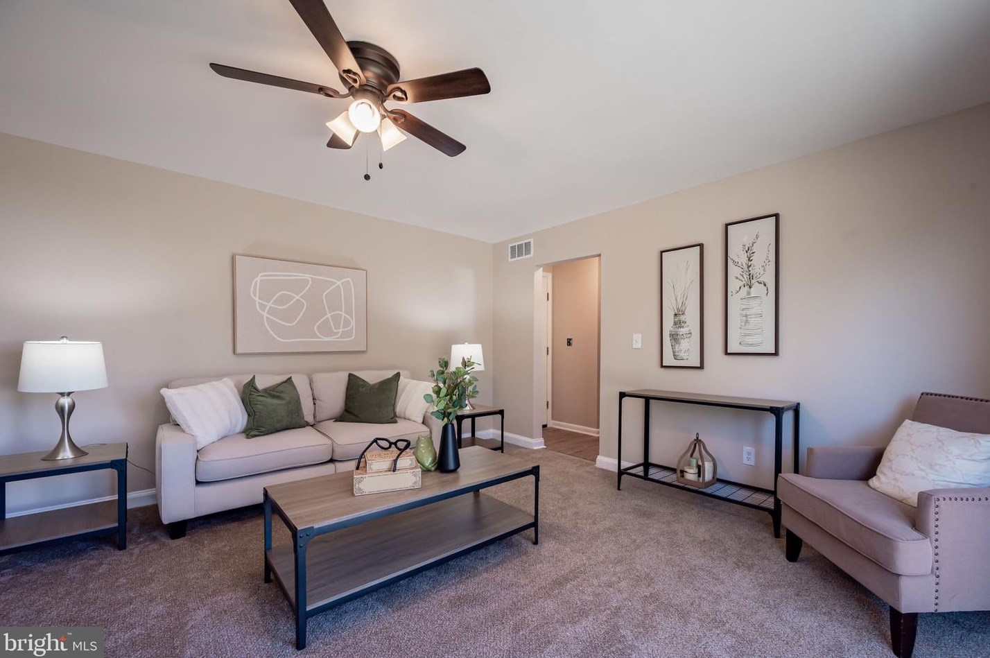 1107 Old Coochs Bridge Rd, Newark DE  19713-2327 exterior