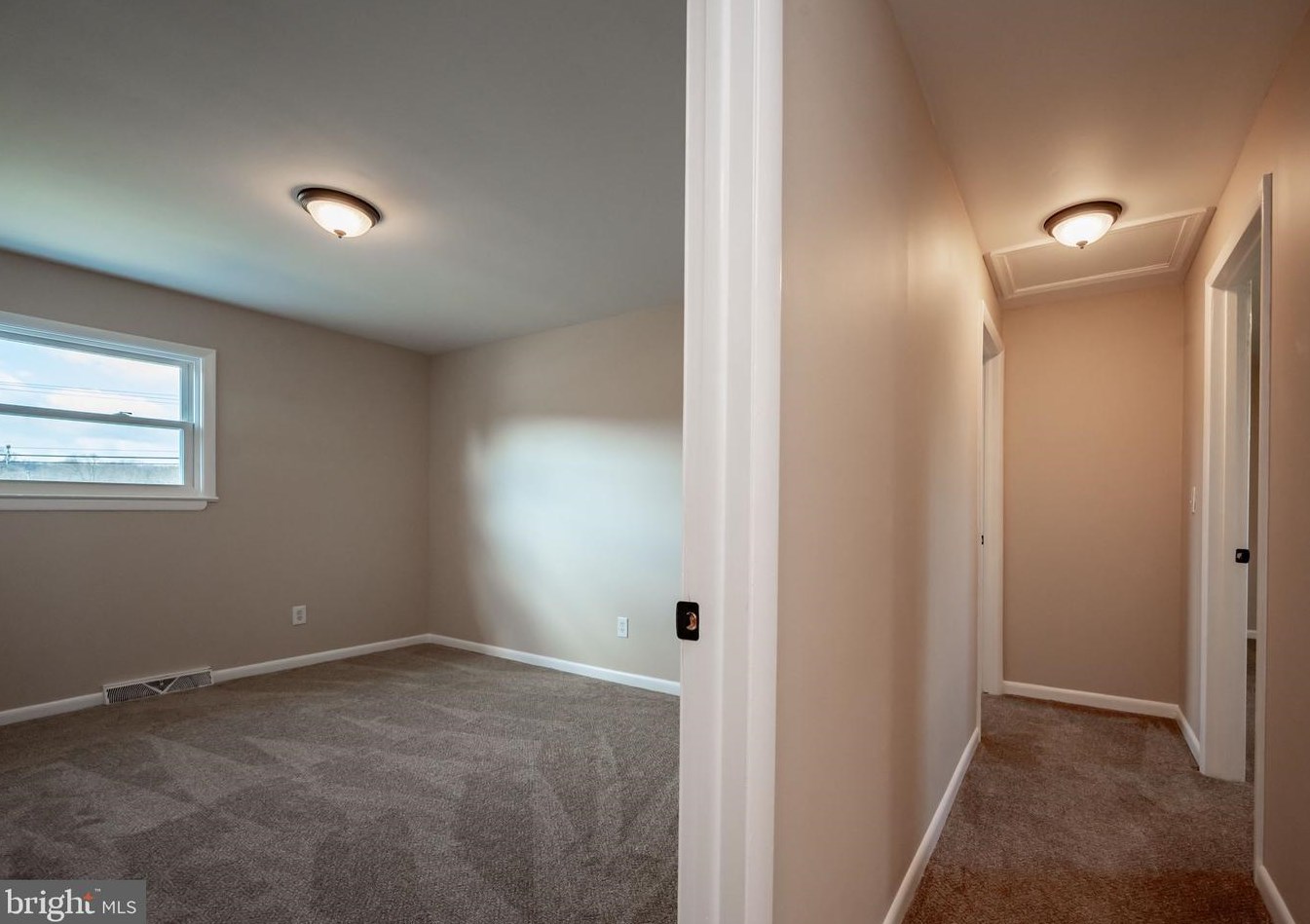 1107 Old Coochs Bridge Rd, Newark DE  19713-2327 exterior