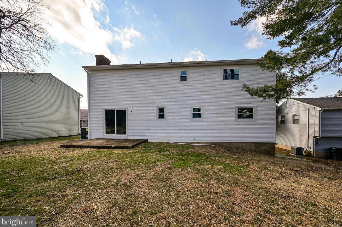 1107 Old Coochs Bridge Rd, Newark DE  19713-2327 exterior