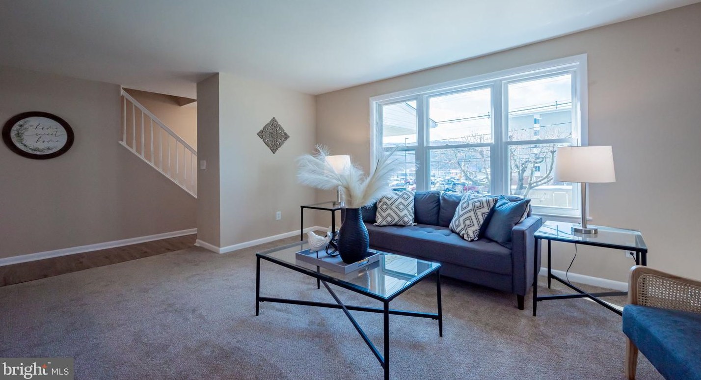 1107 Old Coochs Bridge Rd, Newark DE  19713-2327 exterior