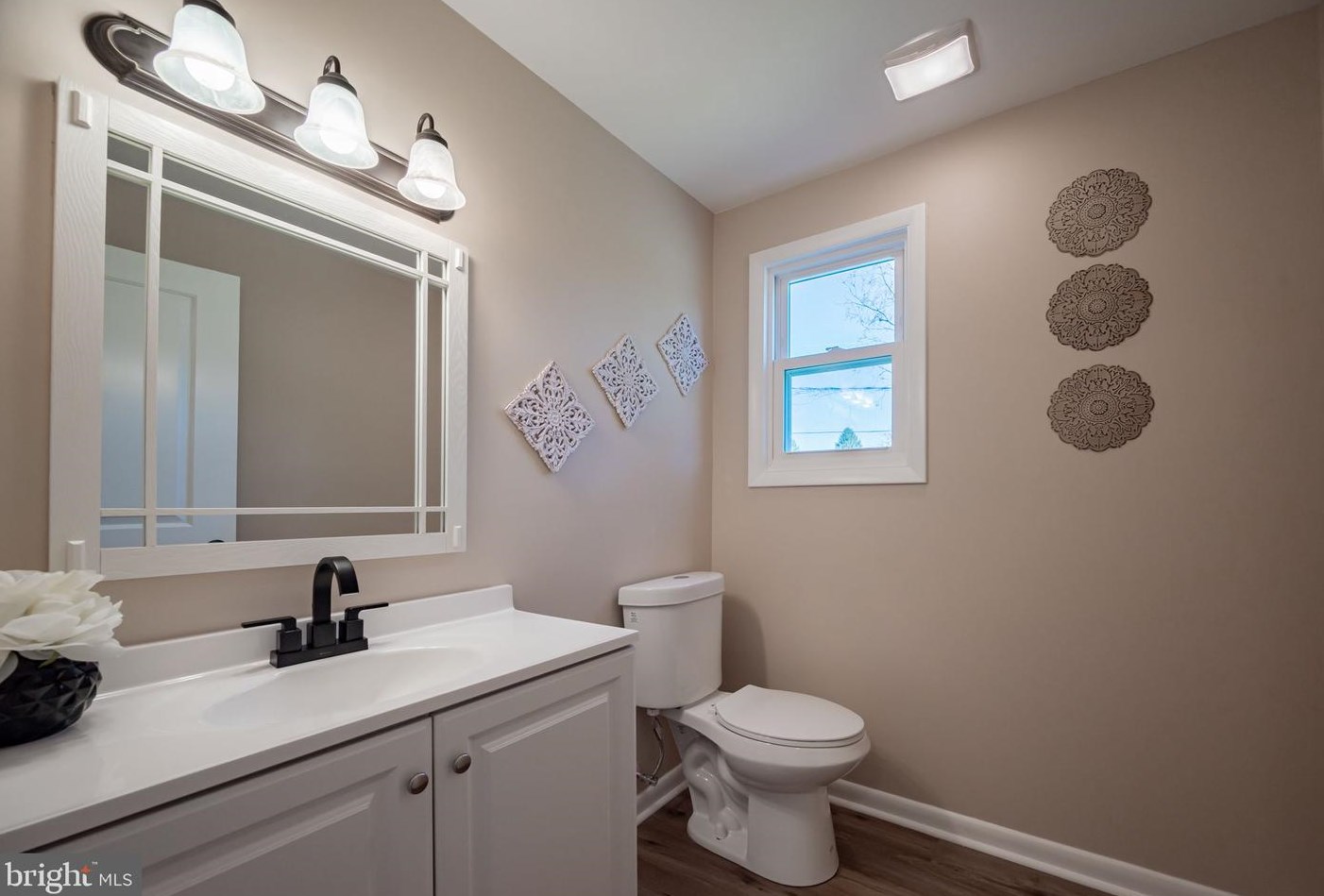 1107 Old Coochs Bridge Rd, Newark DE  19713-2327 exterior