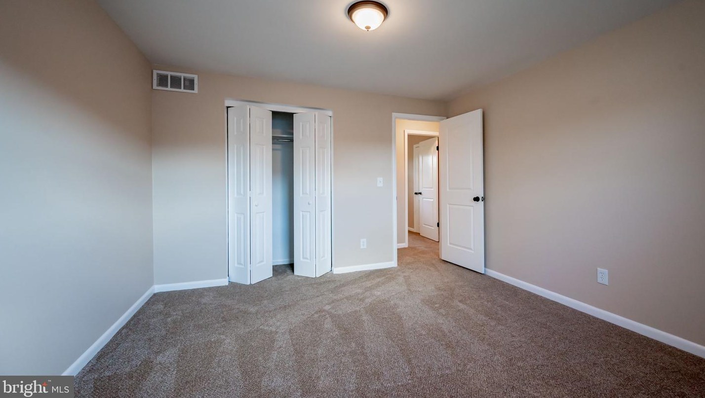 1107 Old Coochs Bridge Rd, Newark DE  19713-2327 exterior