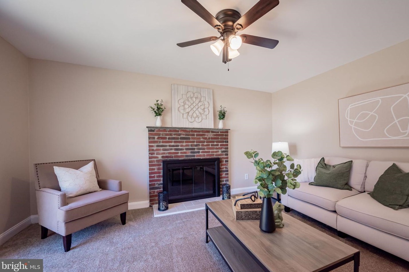 1107 Old Coochs Bridge Rd, Newark DE  19713-2327 exterior