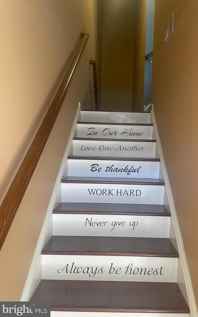 522 Jacobsen Dr, Newark DE  19702-1587 exterior