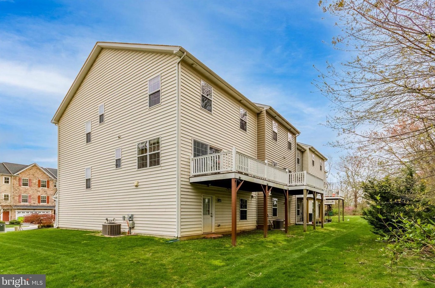 699 Jacobsen Cir, Newark DE 19702-1644 exterior