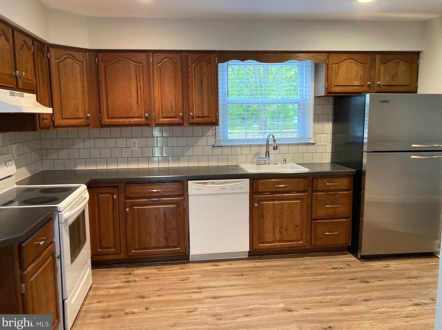 4 Kitty Ln, Newark DE  19713-2357 exterior