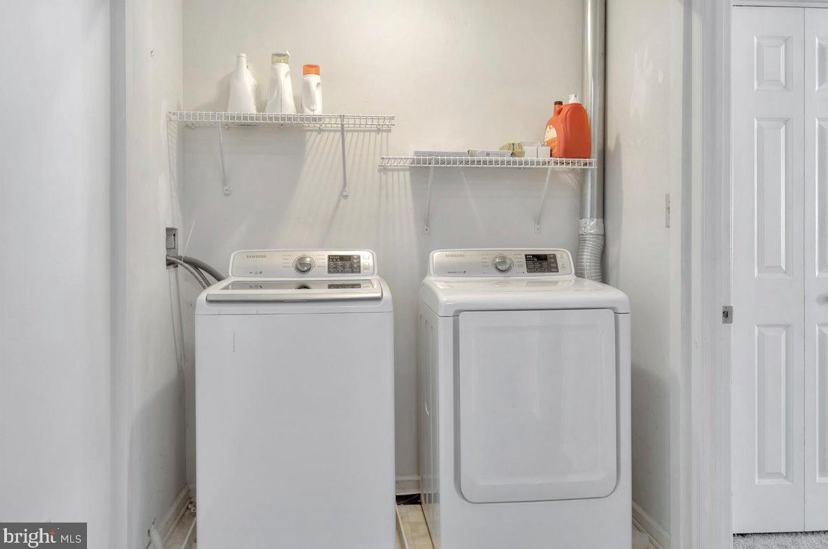 8 Cardenti Ct, Newark DE  19702-6833 exterior