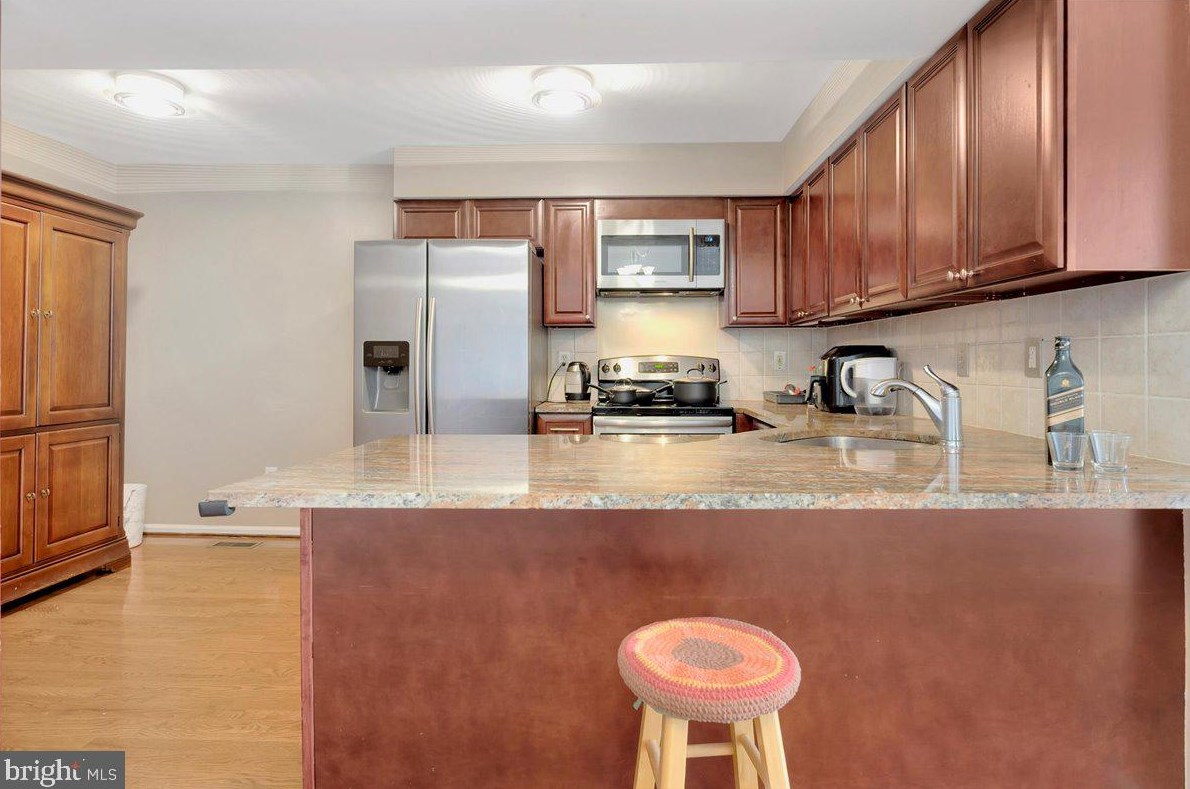 8 Cardenti Ct, Newark DE  19702-6833 exterior