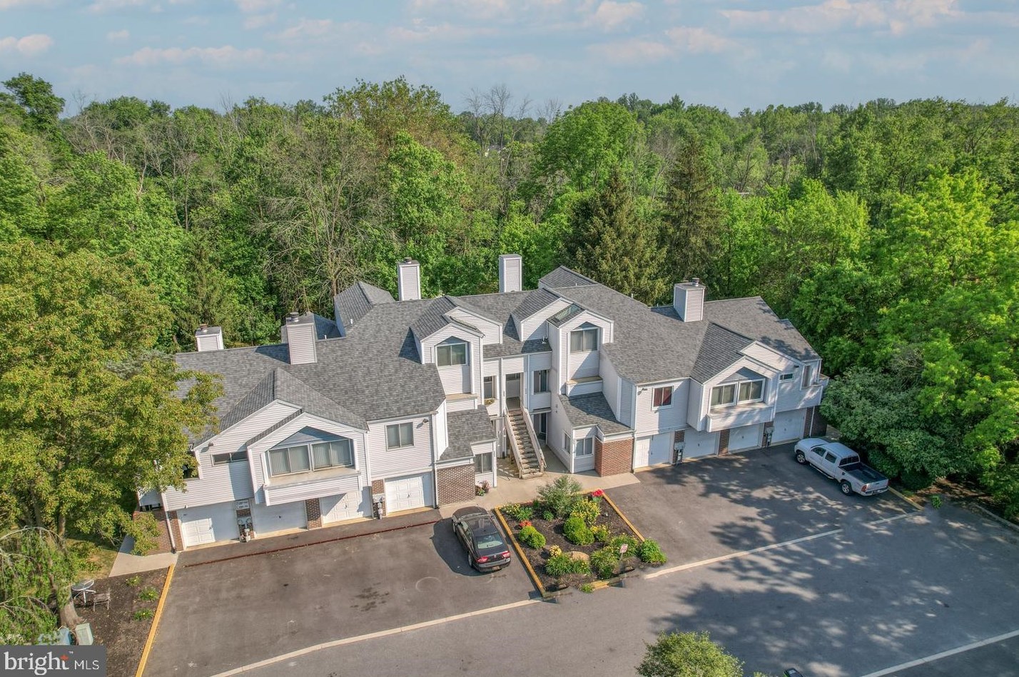 2905 Creekside Dr, Newark DE  19711-6767 exterior