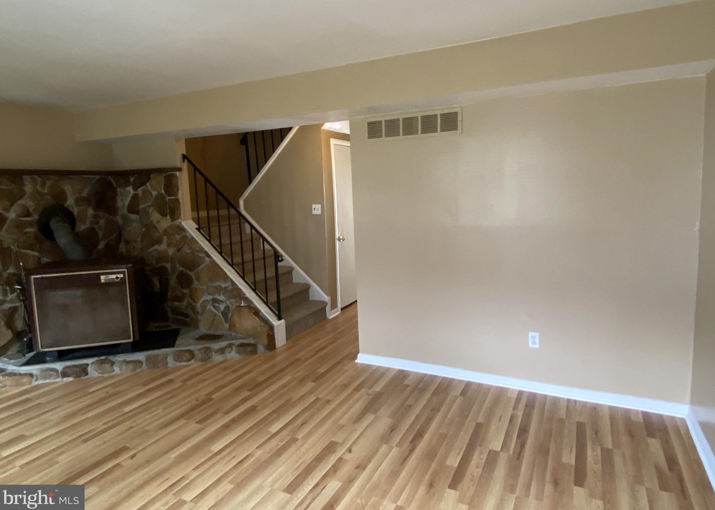 811 Hasting Ct, Newark DE  19702-4090 exterior