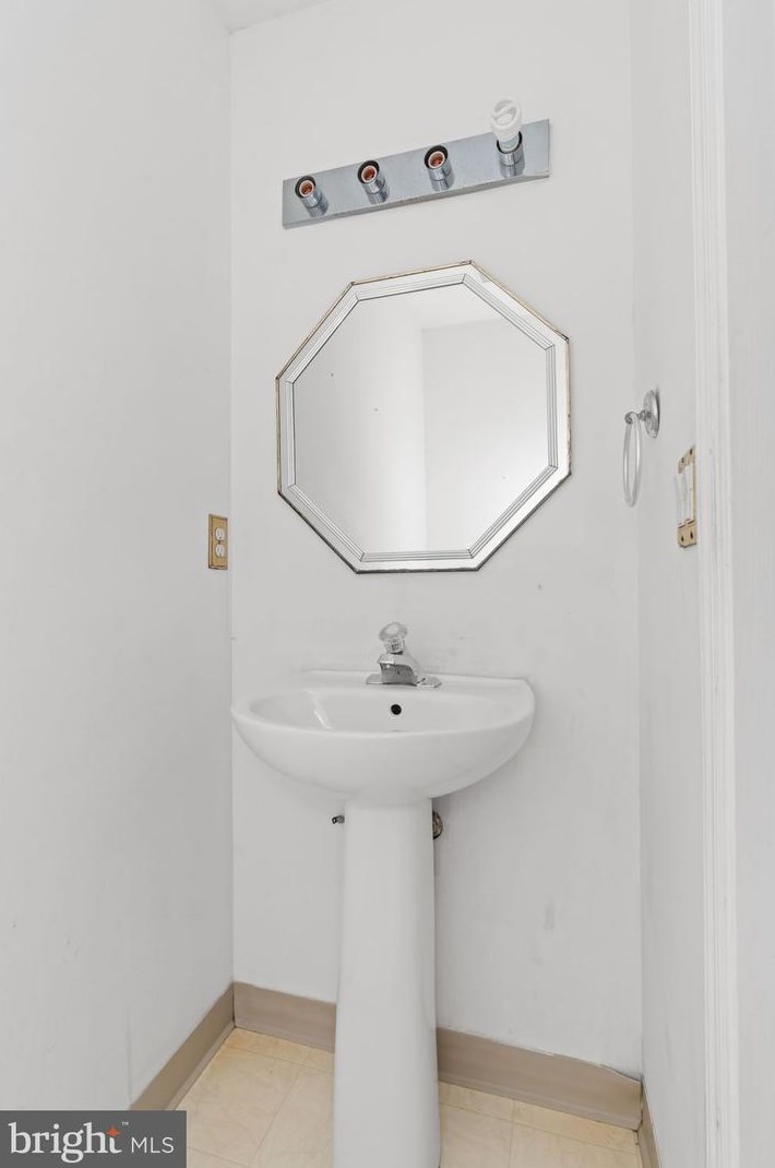 206 Arrowwood Dr, Newark DE 19713-2892 exterior