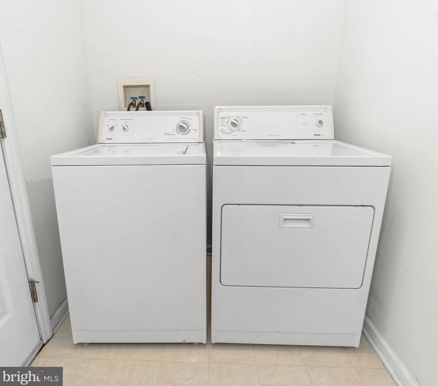 206 Arrowwood Dr, Newark DE 19713-2892 exterior