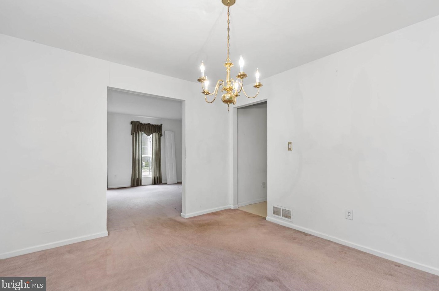 206 Arrowwood Dr, Newark DE 19713-2892 exterior