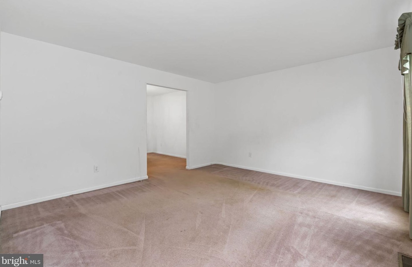 206 Arrowwood Dr, Newark DE 19713-2892 exterior