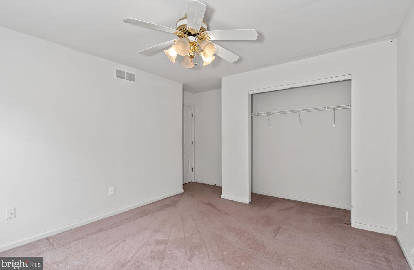 206 Arrowwood Dr, Newark DE 19713-2892 exterior