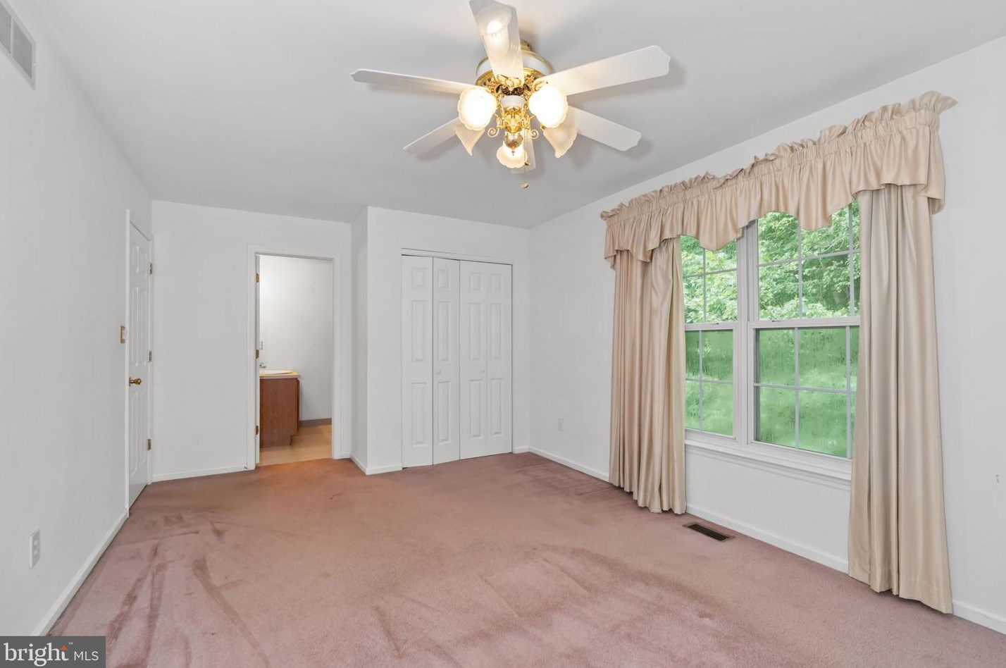 206 Arrowwood Dr, Newark DE 19713-2892 exterior