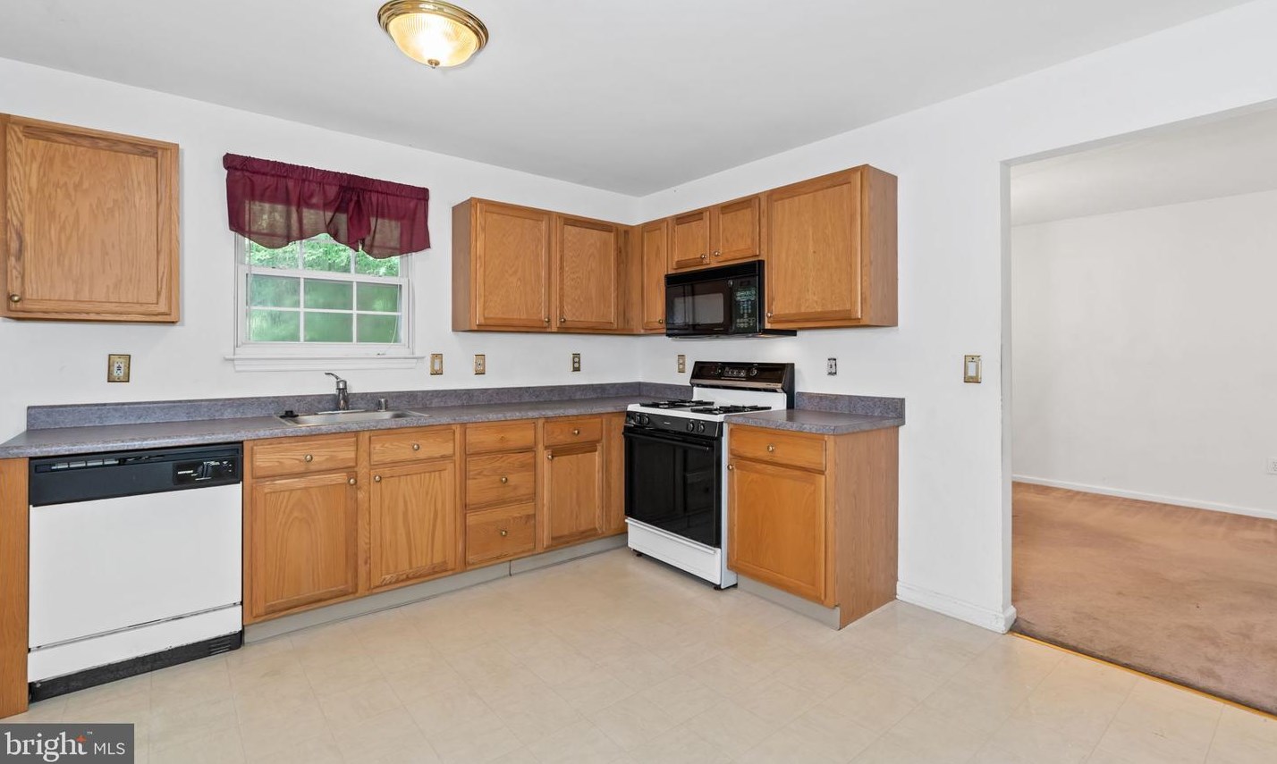 206 Arrowwood Dr, Newark DE 19713-2892 exterior