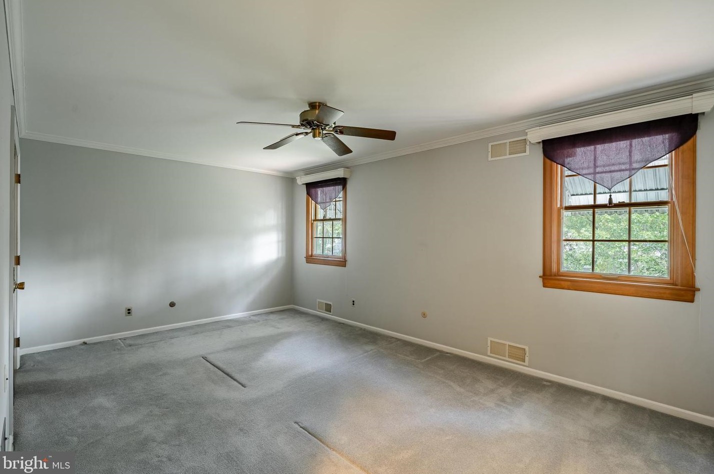 7 Kitty Ln, Newark DE 19713-2357 exterior