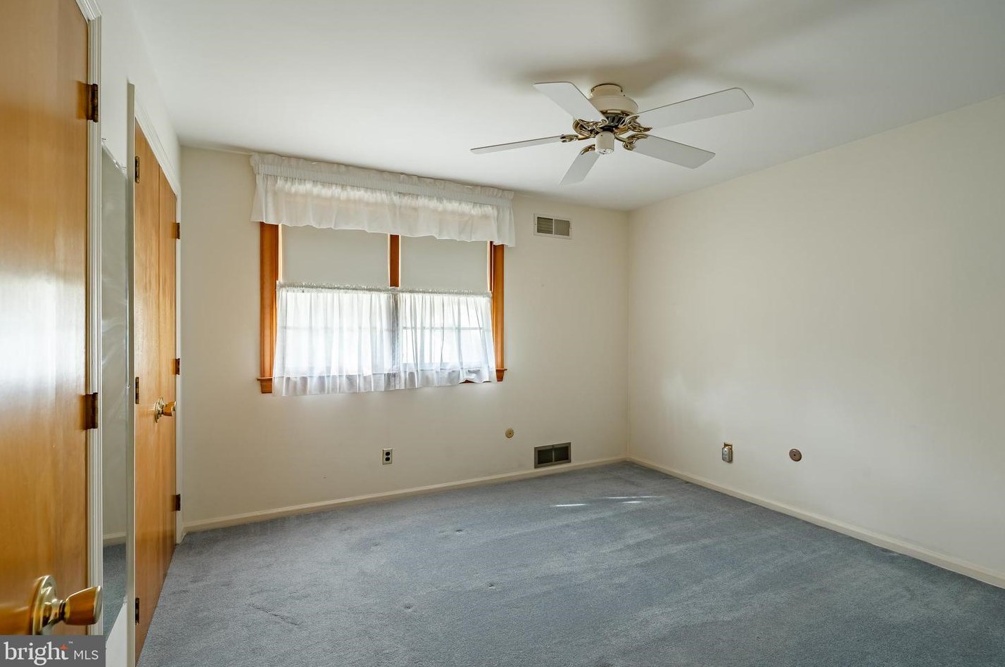 7 Kitty Ln, Newark DE 19713-2357 exterior