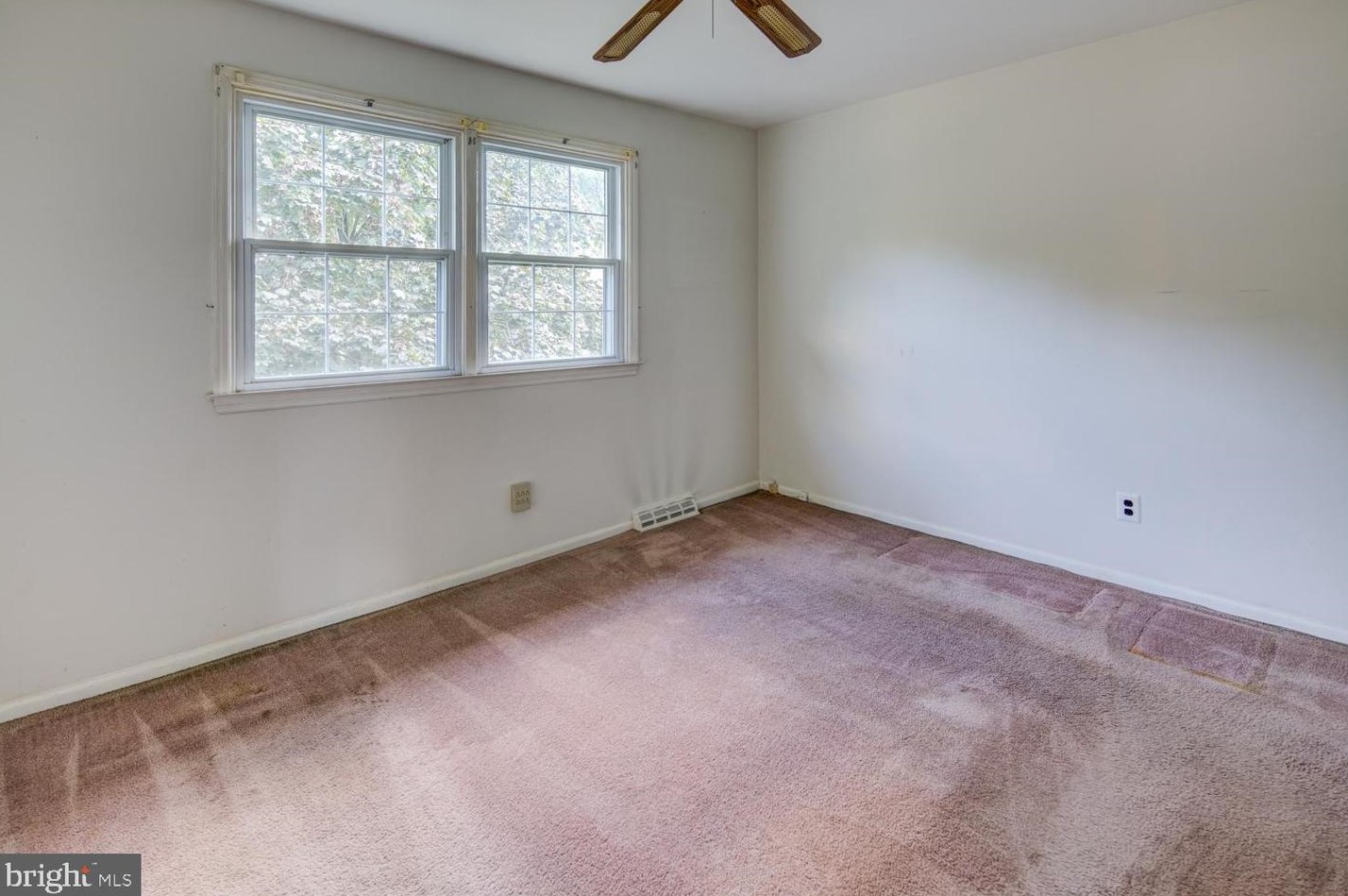 906 Devon Dr, Newark DE 19711-7739 exterior