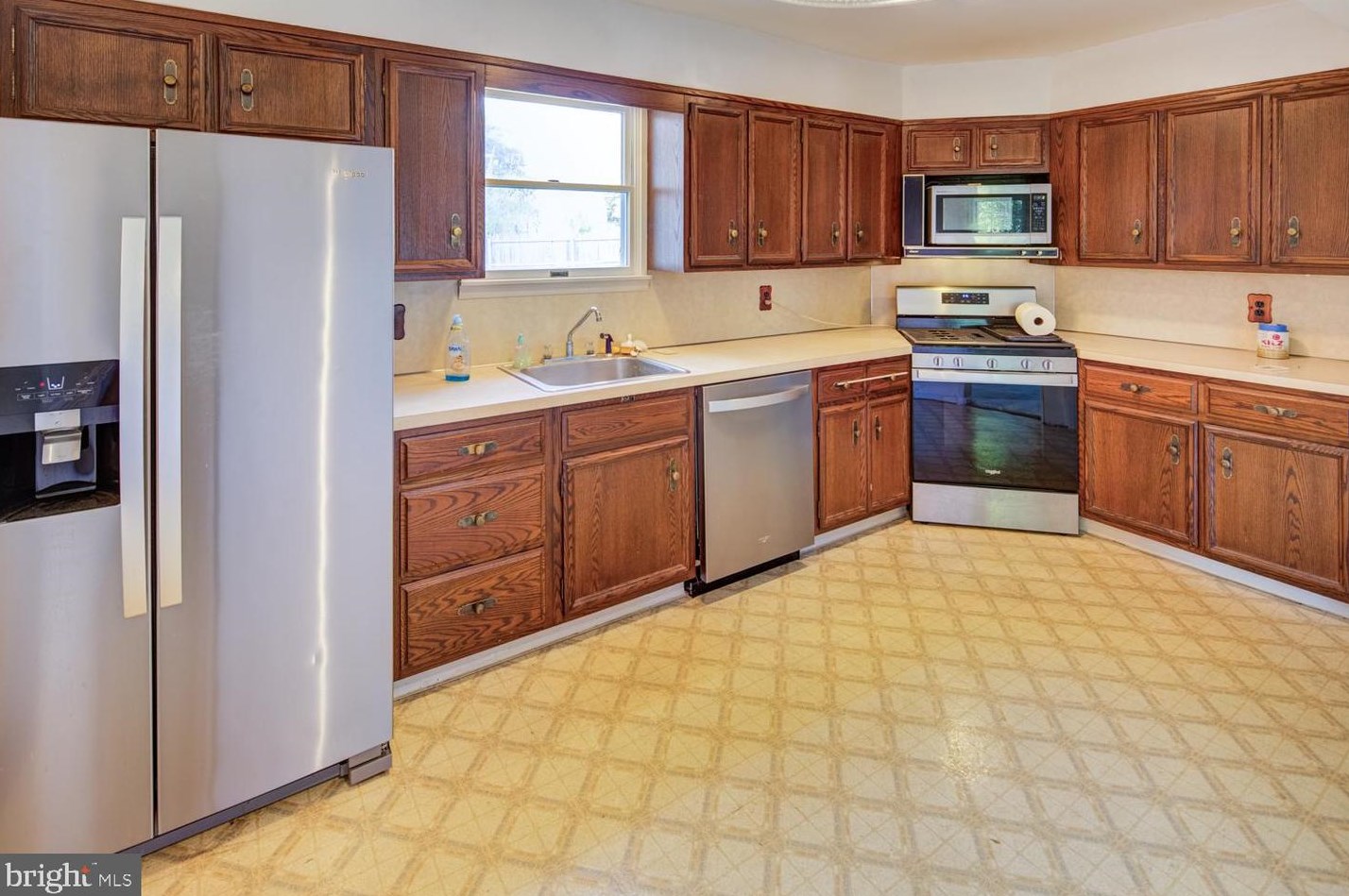 906 Devon Dr, Newark DE 19711-7739 exterior