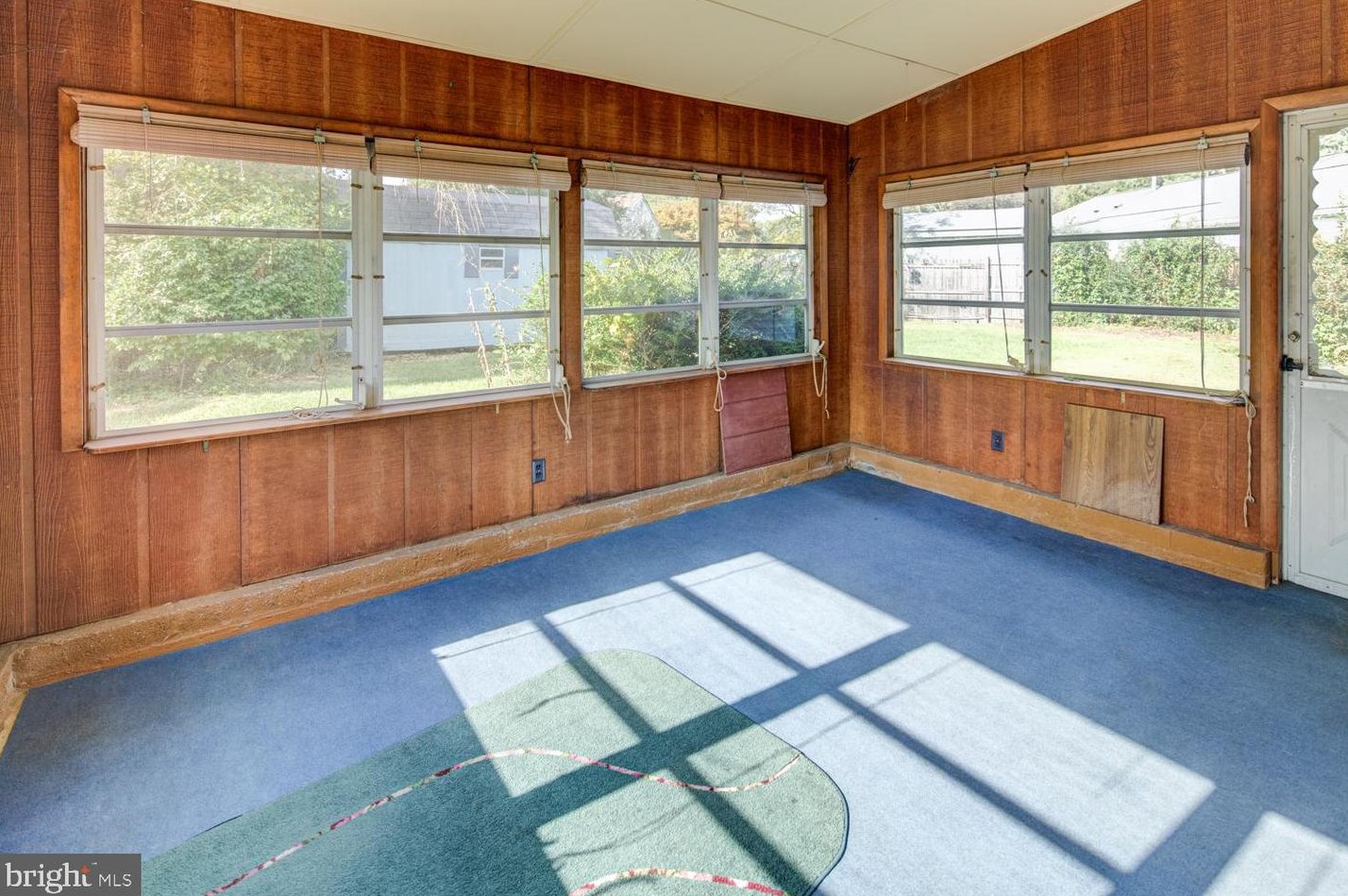 906 Devon Dr, Newark DE 19711-7739 exterior