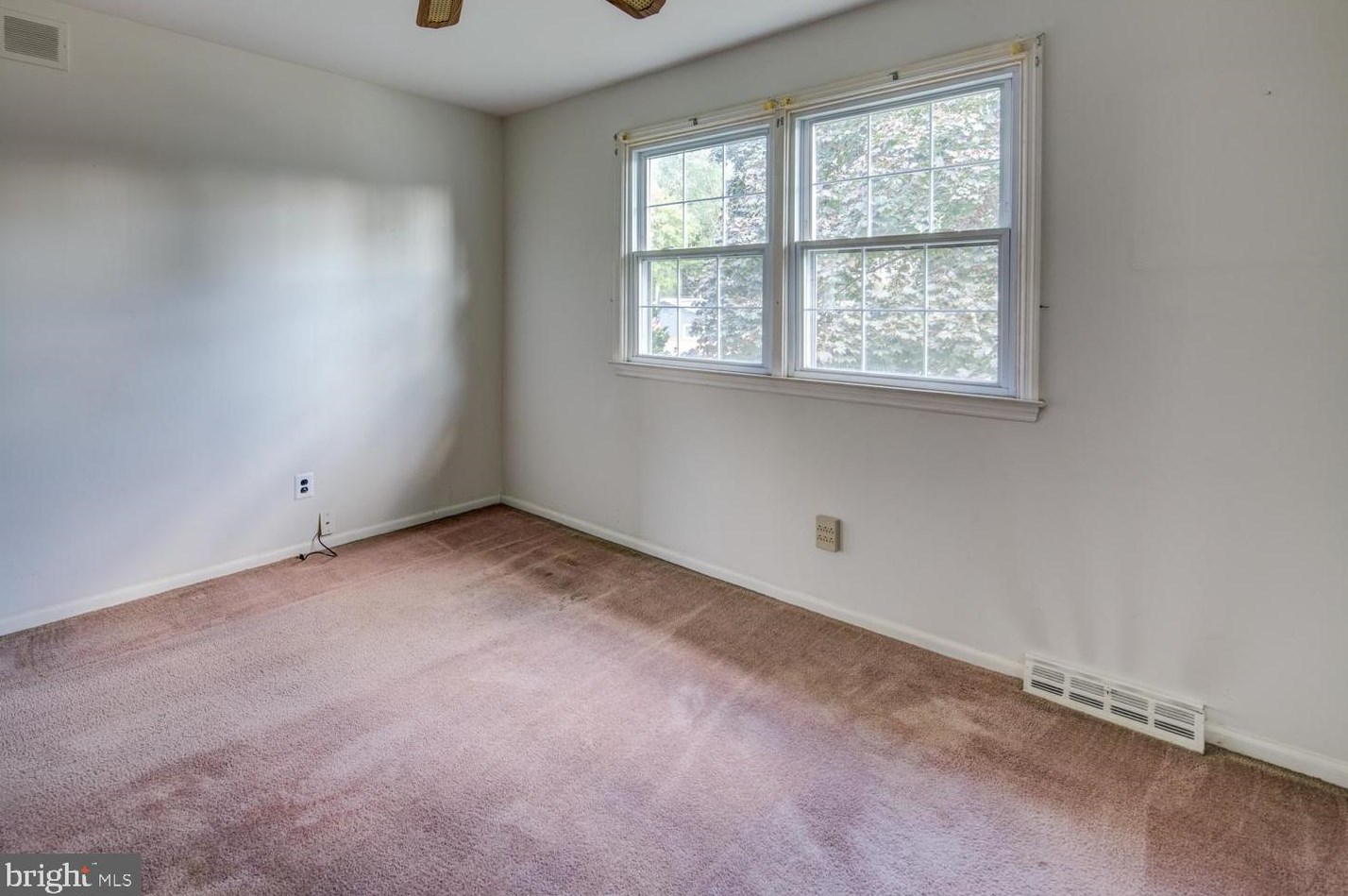 906 Devon Dr, Newark DE 19711-7739 exterior