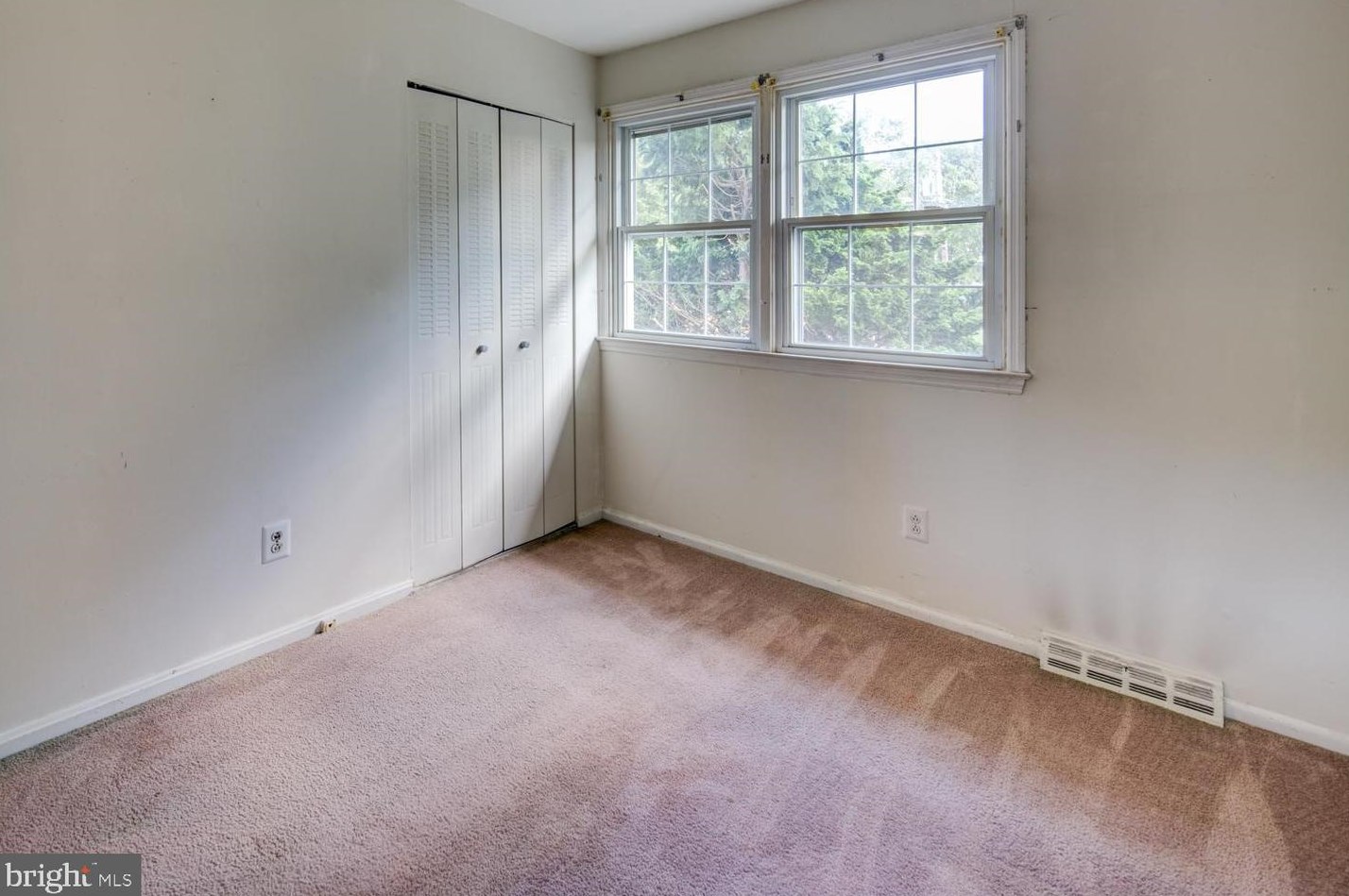 906 Devon Dr, Newark DE 19711-7739 exterior