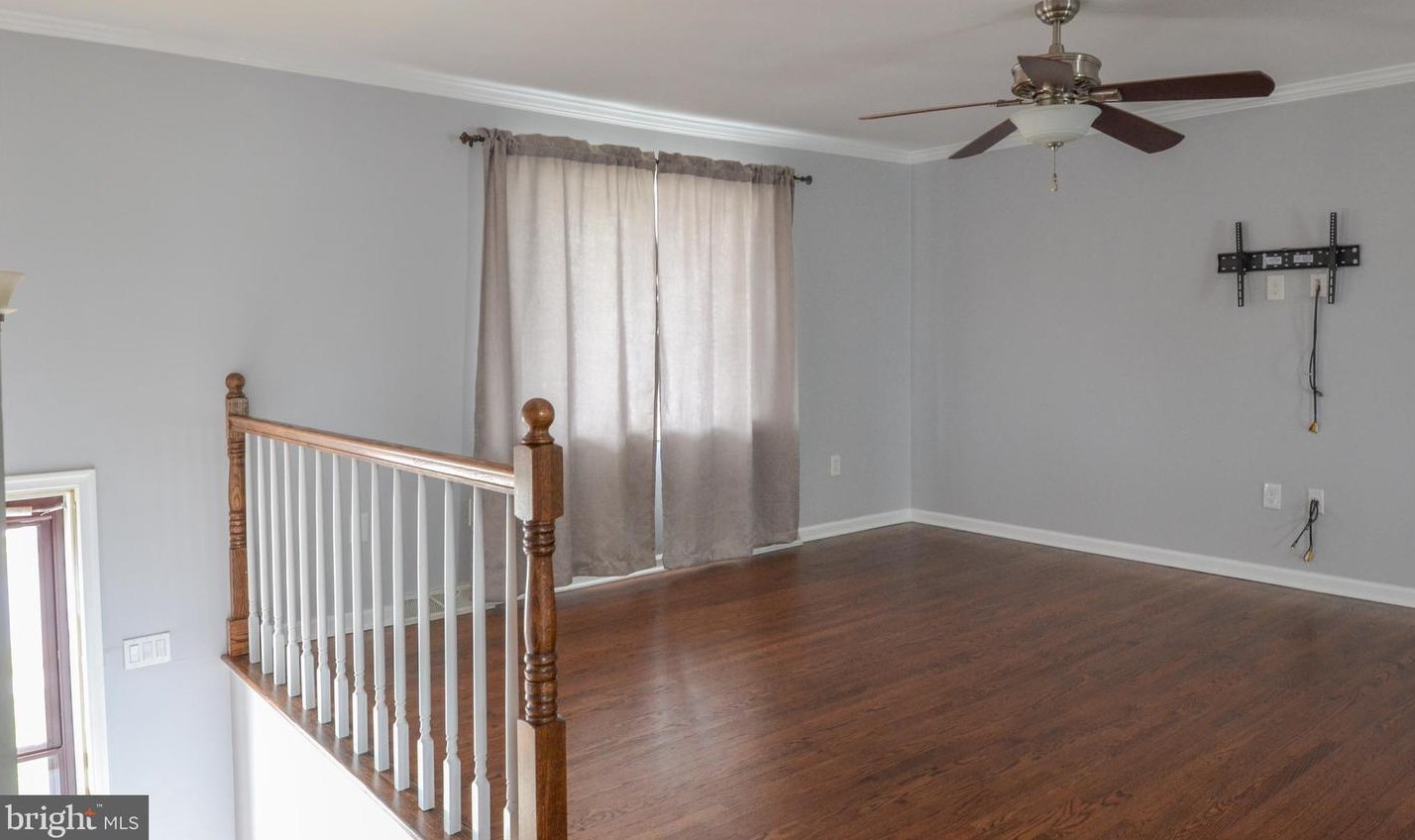 4 Guenever Dr, New Castle DE  19720-2923 exterior