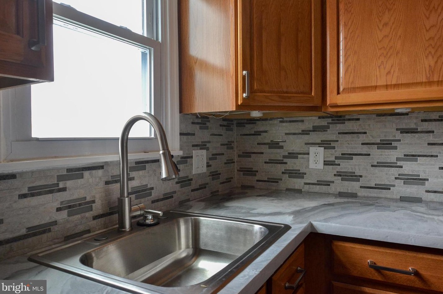 4 Guenever Dr, New Castle DE  19720-2923 exterior