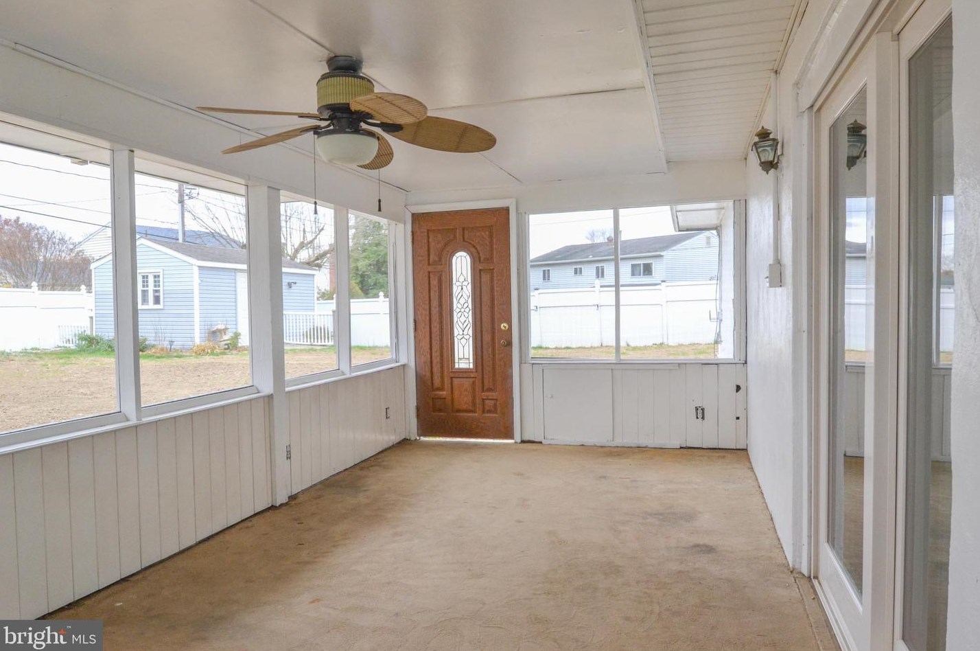 4 Guenever Dr, New Castle DE  19720-2923 exterior