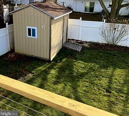 4 Guenever Dr, New Castle DE  19720-2923 exterior