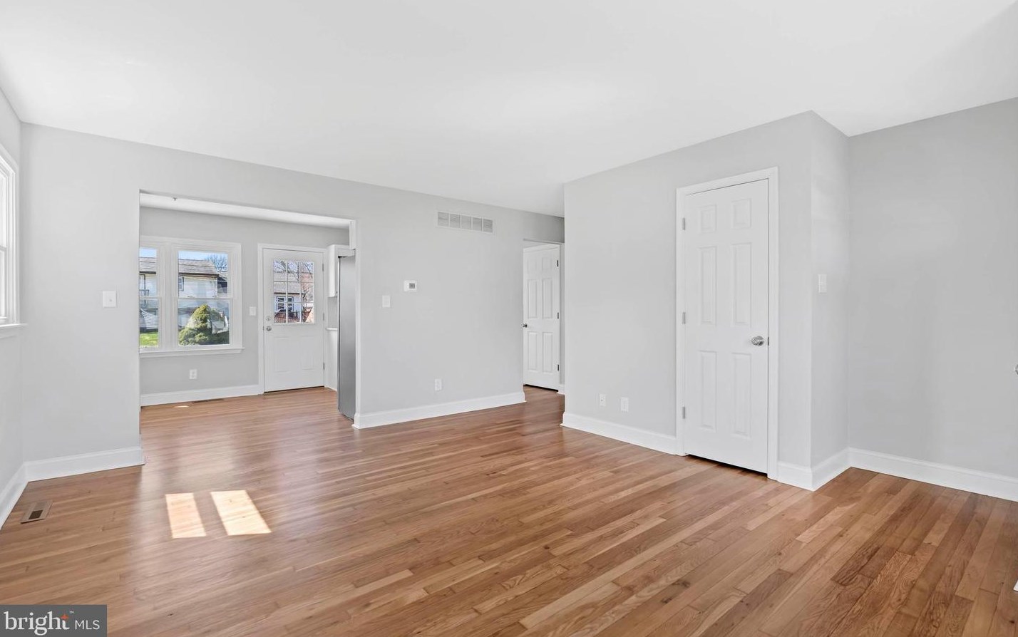 120 Rolling Dr, Newark DE  19713-2022 exterior