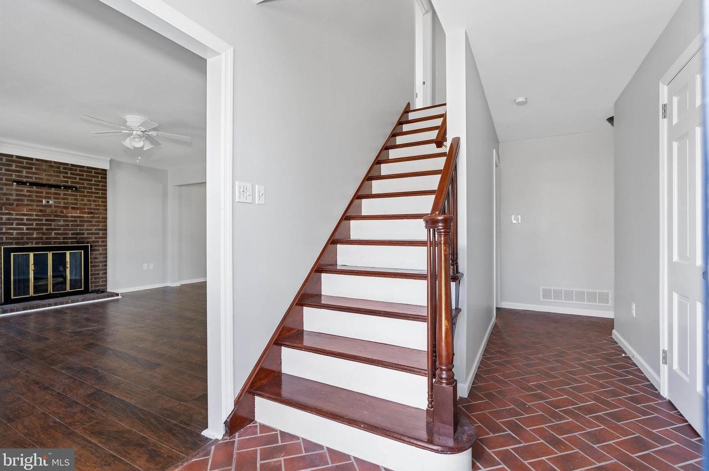 6 Lloyd Pl, Wilmington DE  19810-1325 exterior
