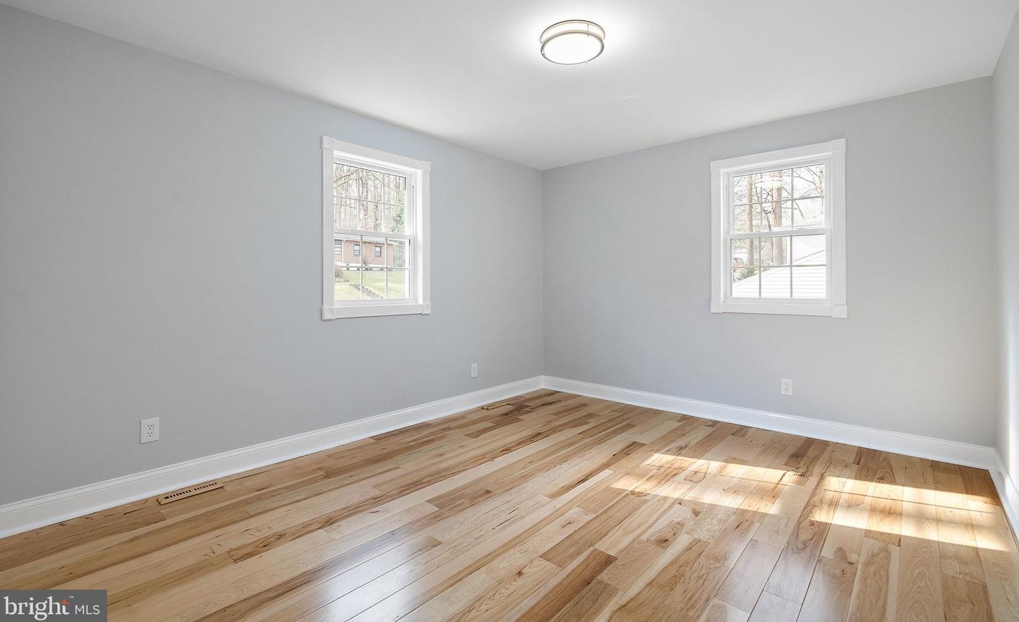 312 Dove Dr, Newark DE  19713-1212 exterior