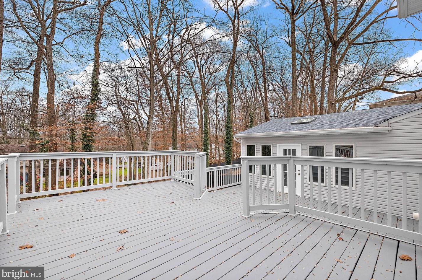 312 Dove Dr, Newark DE  19713-1212 exterior