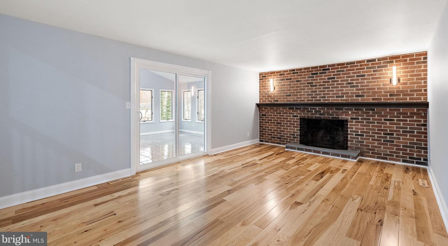 312 Dove Dr, Newark DE  19713-1212 exterior